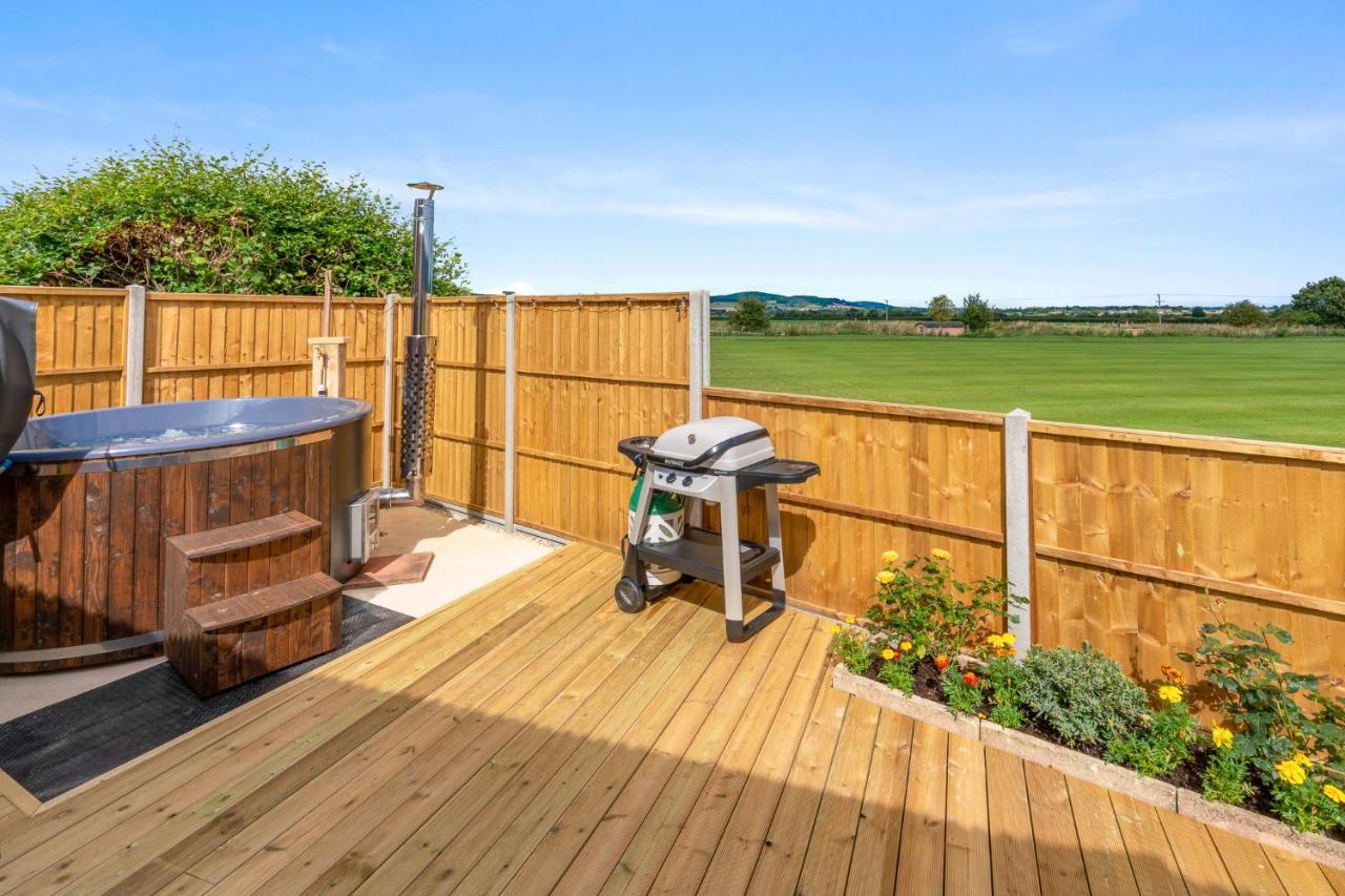 Outbak Shepherds Hut Cheltenham Exterior foto