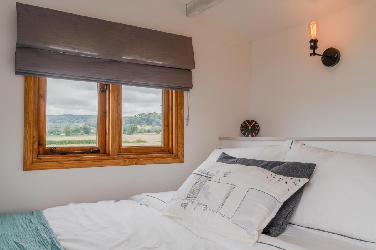 Outbak Shepherds Hut Cheltenham Exterior foto